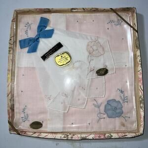 Vintage Embroidered Handkerchiefs Original Box Flowers Set Of 2 Hankies